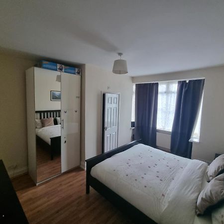 Guess Bungalow Wembley Appartement Londen Buitenkant foto