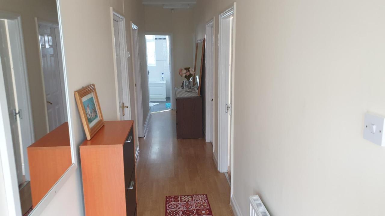 Guess Bungalow Wembley Appartement Londen Buitenkant foto