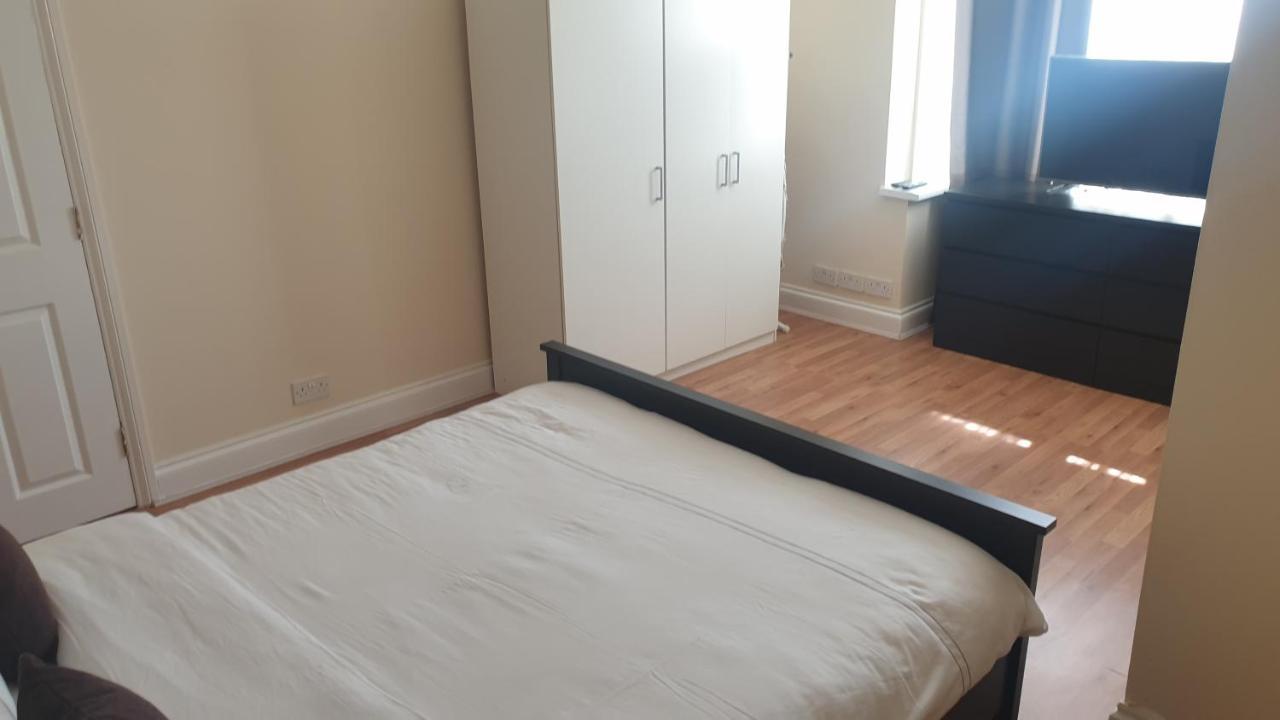 Guess Bungalow Wembley Appartement Londen Buitenkant foto
