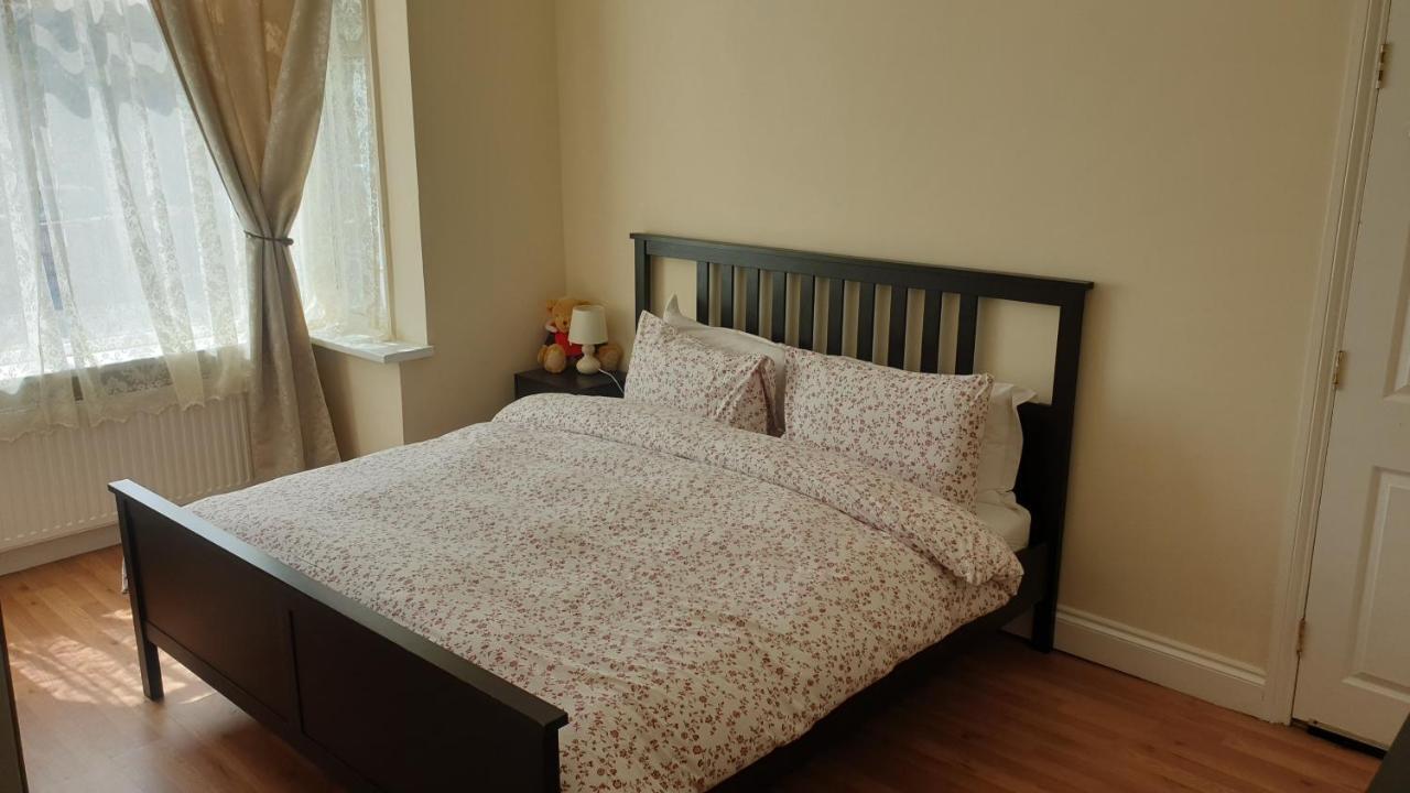 Guess Bungalow Wembley Appartement Londen Buitenkant foto
