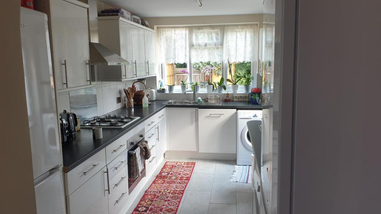 Guess Bungalow Wembley Appartement Londen Buitenkant foto