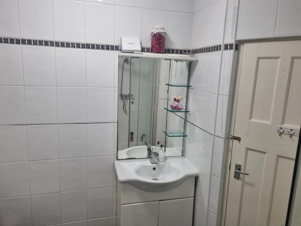 Guess Bungalow Wembley Appartement Londen Buitenkant foto
