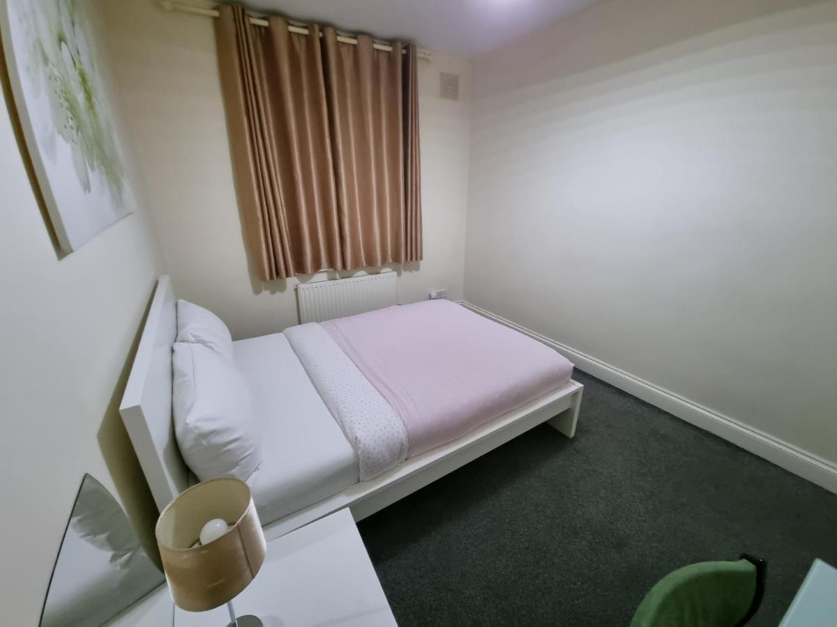 Guess Bungalow Wembley Appartement Londen Buitenkant foto