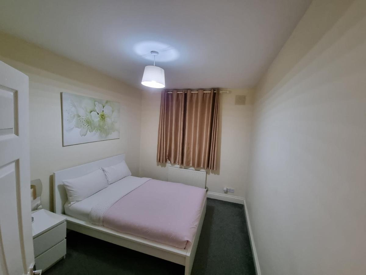 Guess Bungalow Wembley Appartement Londen Buitenkant foto