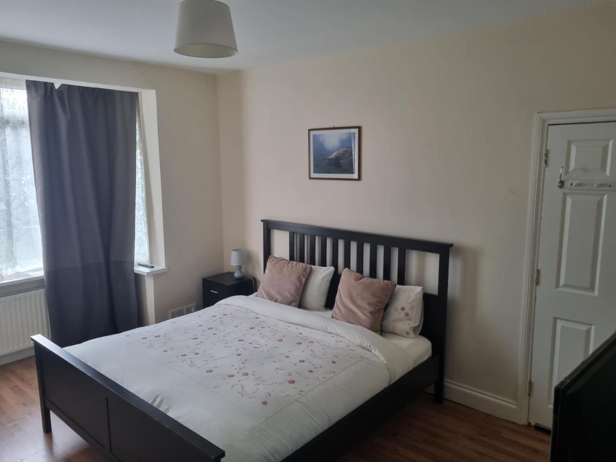 Guess Bungalow Wembley Appartement Londen Buitenkant foto